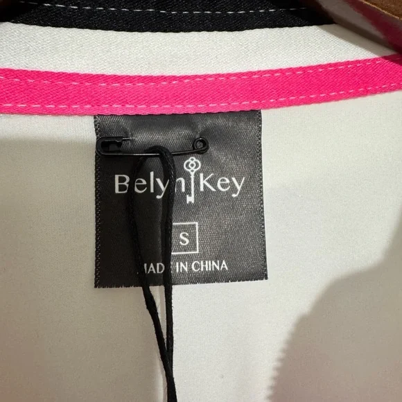 Belyn Key Vibrant Pink and White Sleeveless Top Panther Size Small NWT - Picture 4 of 6